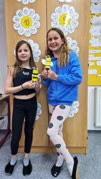 Čebelarji na obisku v podružnični šoli Kotlje  (8)